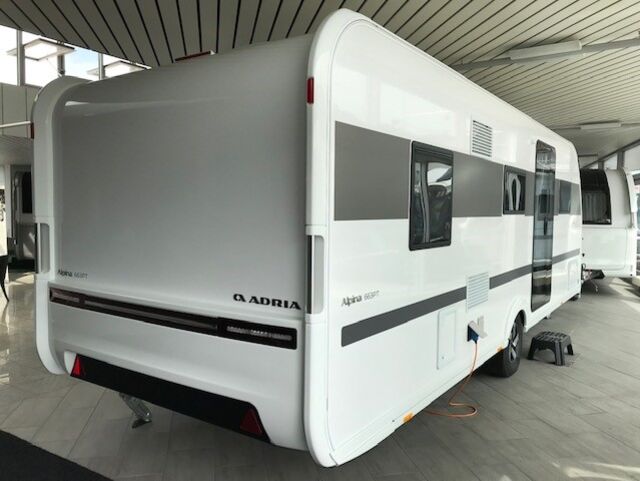 Meilleure offre du Marché du caravaning: Adria Alpina 663 PT, caravane de voyage, CHF 43'300.–, véhicules neuf